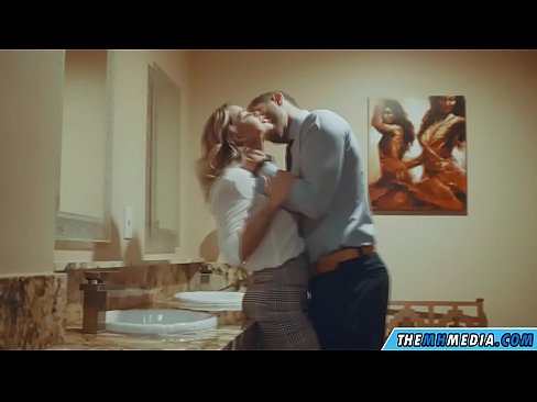 ❤️ Nigbati bilondi ti oyan ba tan ọ ni yara isinmi ti gbogbo eniyan ❤️  ni% yo.japangaysex.ru  ️❤
